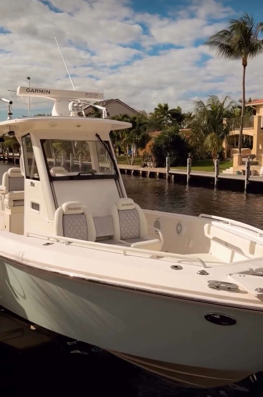 Premium Center Console with Custom Helm Seating